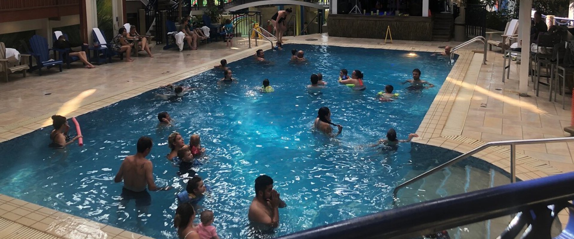 Are hotel pools open in quebec?